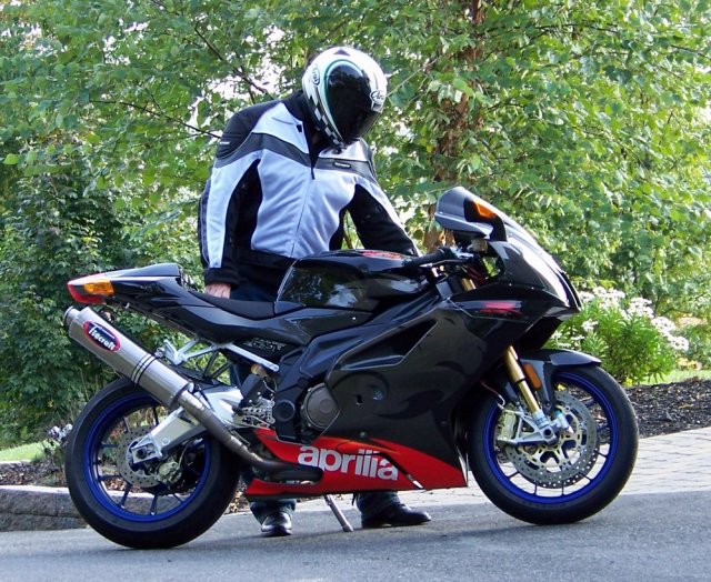 aprilia w me downlk crop.JPG